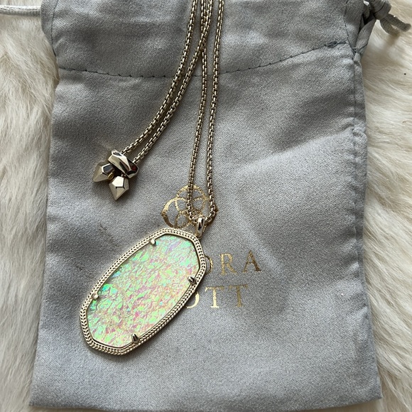 KENDRA SCOTT TEXAS EXCLUSIVE IRIDESCENT DICHROIC FOIL GOLD REID NECKLACE - Picture 3 of 7